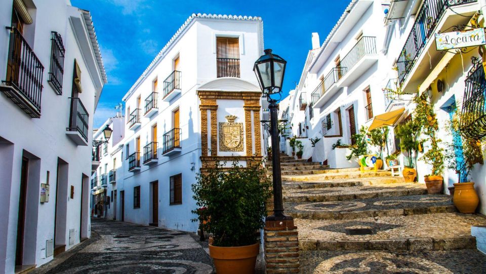 escapada un día de Málaga a Frigiliana pueblo blanco calles moriscas Axarquía