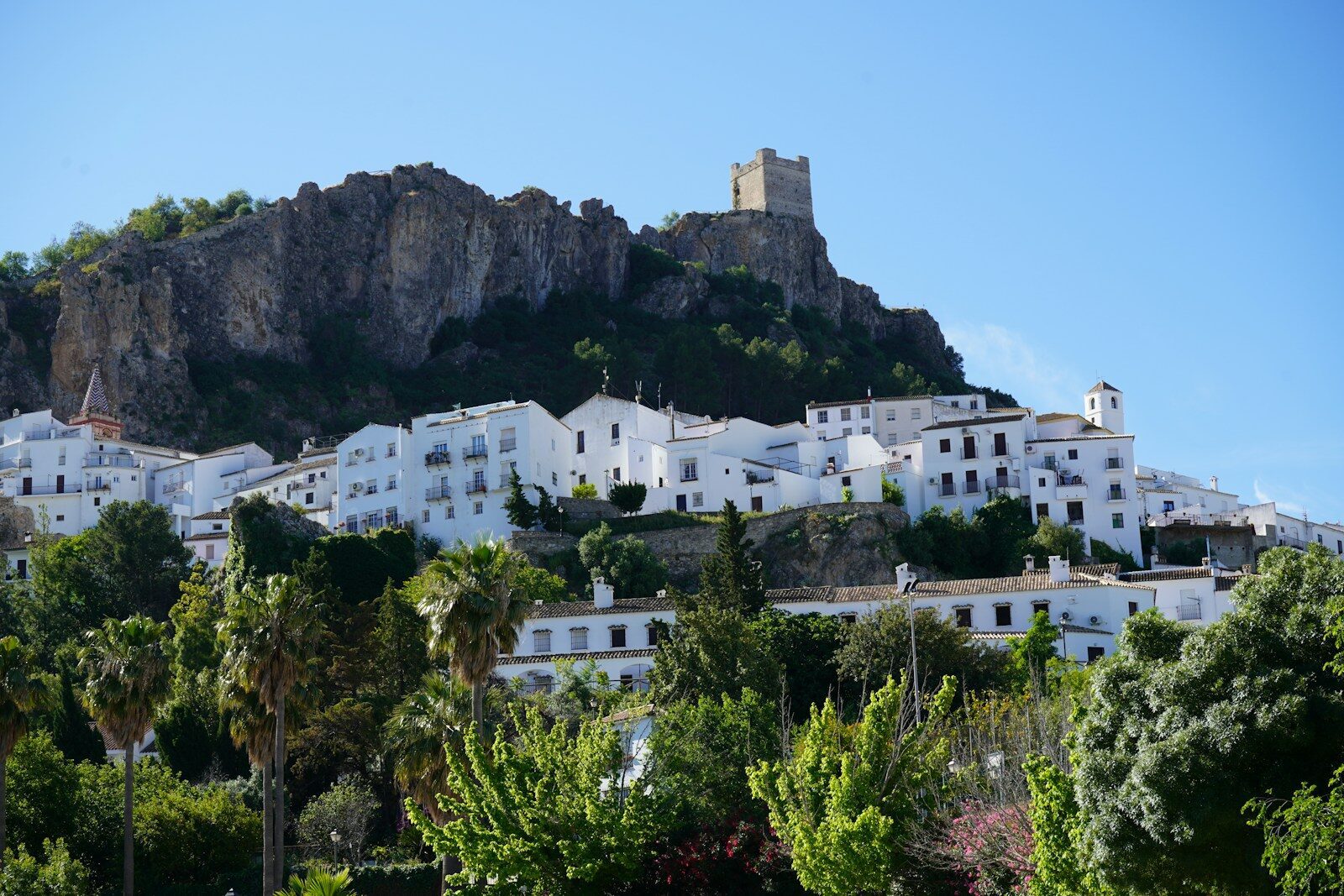 fin de semana romántico en Zahara de la Sierra desde Sevilla castillo embalse