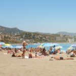 escapada con niños a Nerja desde Málaga fin de semana cuevas playa familia