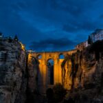 escapada romántica de una noche a Ronda desde Málaga tajo puente Nuevo pareja